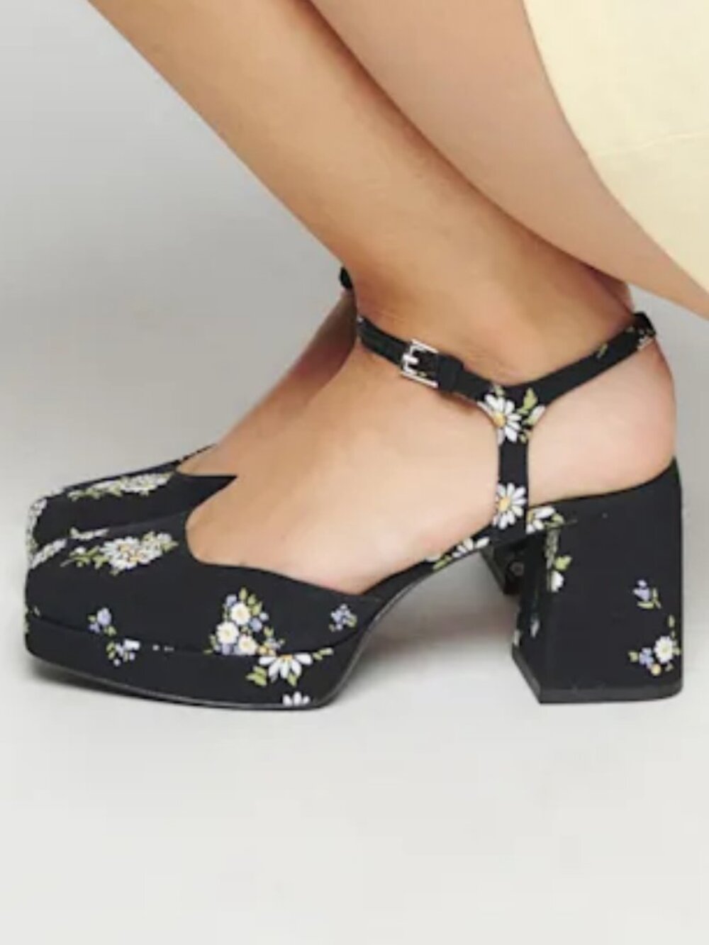 Reformation Marisol Platform Heel Daisy Crepe - Size 6